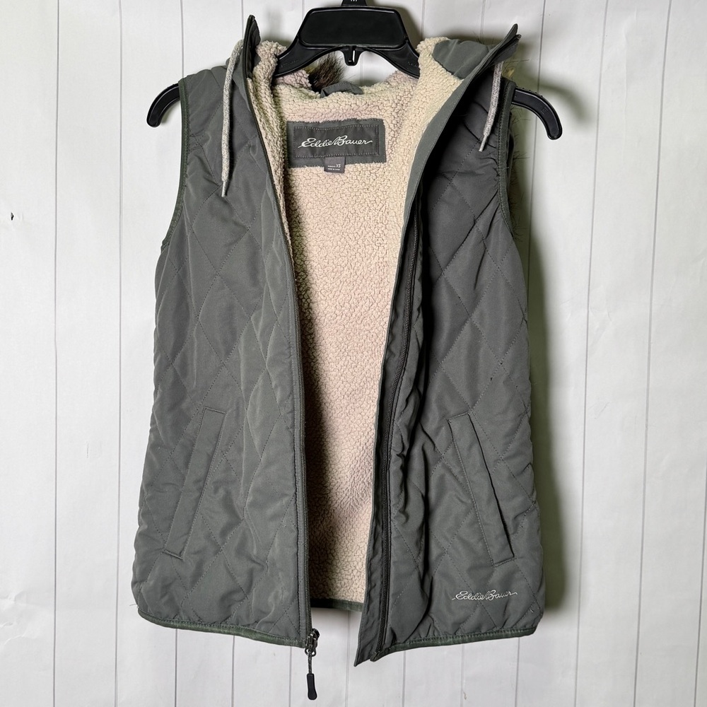 Eddie Bauer Outdoors Green Quilted Vest Sherpa Lined Faux Fur Hood Travel Top XS
